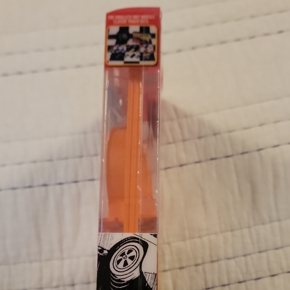 Hot Wheels Mini Diecast Stunt Action Set - Picture 5 of 5